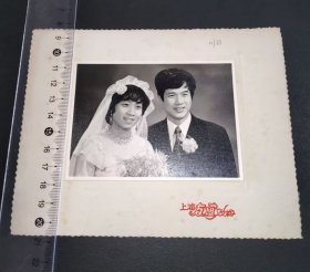 婚纱照11733-新郎新娘留影-布纹泛银-上海友谊照相馆