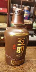 青海互助“头曲（攒劲）”青稞酒，42度500ml，玻璃喷涂工艺酒瓶（仿陶）