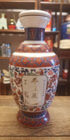 山东博兴酒厂董公牌3斤青花坛，45°1500ml浓香型，陶瓷贴花工艺仿清青花酒瓶