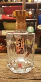 董酒.珍藏3,54°500ml董香型，高白料透明玻璃烫金工艺酒瓶