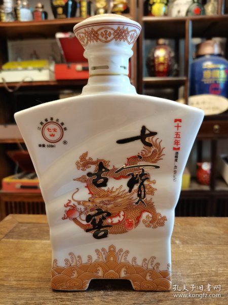 七宝古窖.十五年，45.6°600ml浓香型，白瓷贴花烫金工艺酒瓶