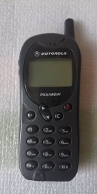 MOTOROLA摩托罗拉，型号T2688,上市时间2000年3月，直板单色屏