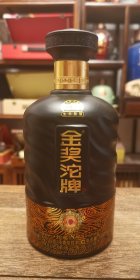 金奖沱牌.珍藏8号，52°500ml浓香型，玻璃喷涂烫金工艺酒瓶