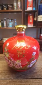 2018年国窖1573（国韵），52°1000ml浓香型，含金属玻璃烤花烫金工艺酒瓶