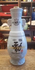 皇宫牌中国劲酒，52°450ml保健酒香型，陶瓷酒瓶