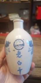 特价：衡水老白干.双瓶225ml精装瓷瓶一个，白瓷酒瓶
