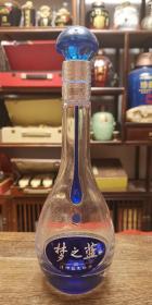 梦之蓝.M3，52° 40.8°500ml浓香型，玻璃喷涂烫金工艺金属铭牌酒瓶