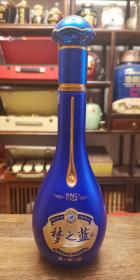 梦之蓝.M6+（非卖品），52°550ml浓香型，玻璃喷涂烫金工艺金属铭牌酒瓶