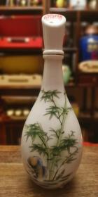 仿明清高档酒肆酒瓶，青竹图案，42°500ml清香型，白瓷贴花工艺酒瓶