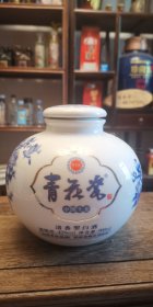 青花瓷.中国大美，42°900ml清香型，白瓷贴花烫金工艺酒瓶