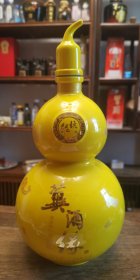 河北凤来仪酒业公司“冀酒缘”1.5L葫芦瓶，52°1500ml浓香型，黄瓷贴花烫金工艺酒瓶