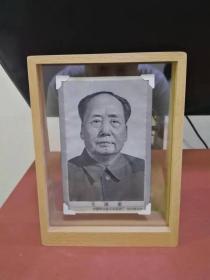 1966年，中国杭州东方红丝织厂，真丝刺绣毛泽东头像。配实木+亚克力相框