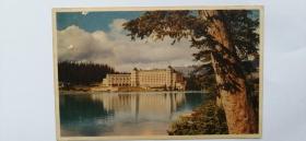 38）191X年 加拿大寄美国实寄明信片-----《路易斯湖城堡酒店》帖加拿大年轻英女皇邮票。