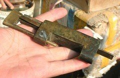 清代大铜锁1把。完整无缺能使用。长82毫米，重达165克。