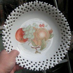 葵花纹百孔特大瓷盘老瓷盘水果盘。完整无缺。252×55毫米。漂亮