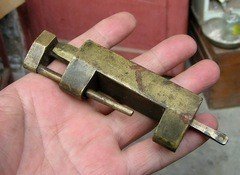 民清时期的“李怡兴款”大铜锁1把。能正常使用。保真包老包入盒.