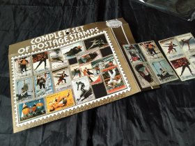 买满就送，这是一套邮票，包装上文字“COMPLETE SET OF POSTAGE STAMPS”意为“完整邮票套装” ，“GUARANTEED GENUINE - PACKED IN ENGLAND”意为“保证真品 - 英国包装”。邮票图案展现了各类运动项目，这套邮票来自阿联酋的阿吉曼 ，呈现了冬季奥运会、滑雪、冰上芭蕾、摔跤等运动场景 。不知全不全！大张上有几张揭下来过的，后两图为翻译截图