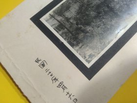 民国老照片一张，摄于杭城云栖寺后山，1933年，底卡纸为后人所裱托，其中原照尺寸 9 x 6 cm