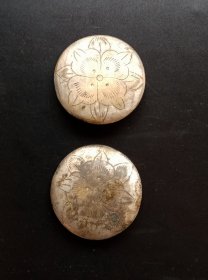 清代.刻花大马扣一对美品.