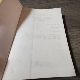 中央 约翰，克里斯朵夫（上）