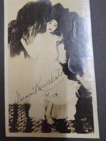 民国时期，日本（川田文子）著名歌影星，签名照片。15.5×1
