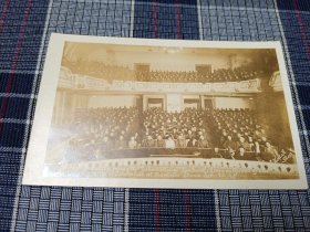 天津照片版明信片，1920年美国第15步兵师在天津老平安电影院观看演出