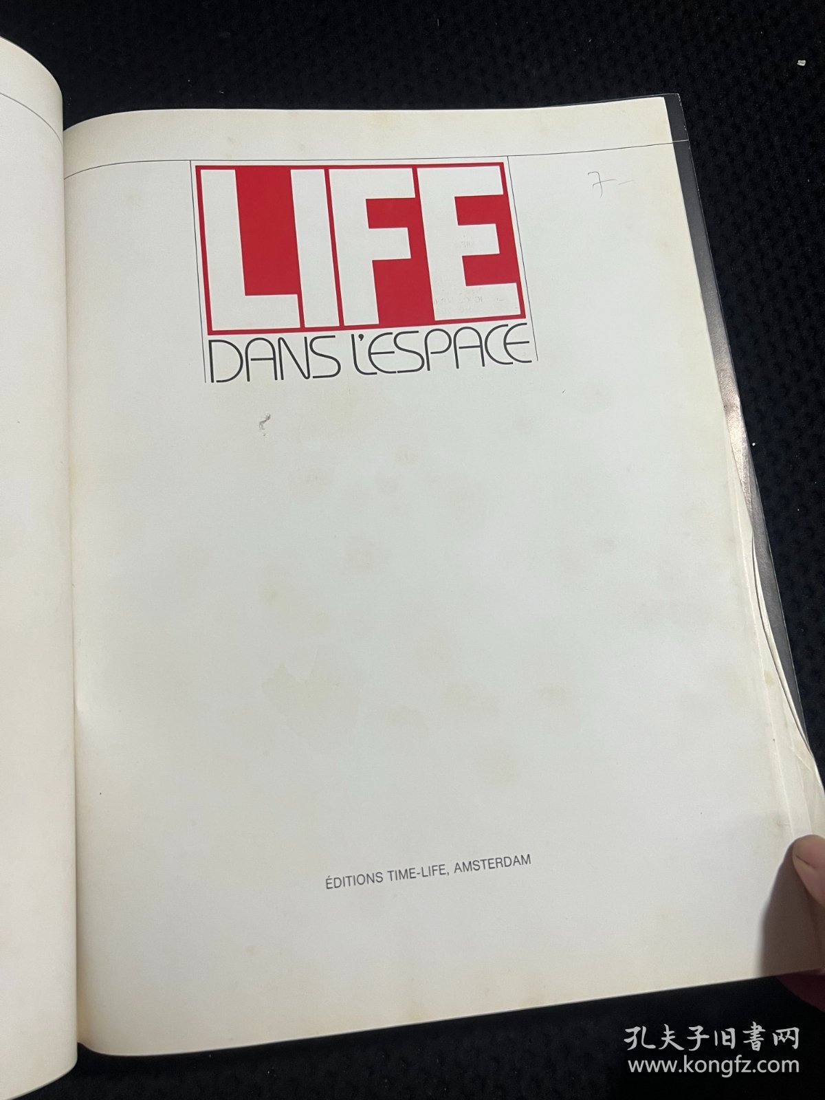 点击查看原图 Life Dans L’espace