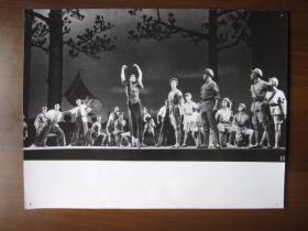 老照片：工农兵芭蕾舞团演出革命现代芭蕾舞剧《红色娘子军》（大尺寸；1967年青海省图书馆藏）