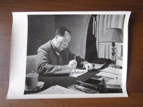老照片：毛主席把毕生的精力全部贡献给了中国人民的解放事业。毛主席永远活在我们心中（8吋）