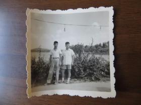 1958年7月于南京玄武湖留影照片