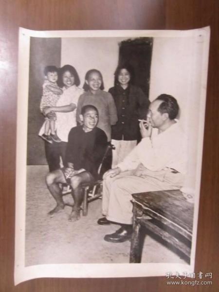 老照片：1959年，毛主席在故乡同贫农社员亲切谈话（8吋）