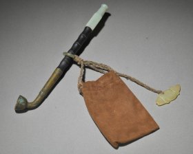 清代老烟袋一套。