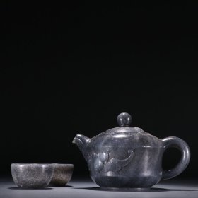 清 青花籽料茶壶茶杯一套。
