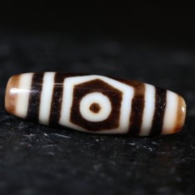 精品宝盖三眼天珠，