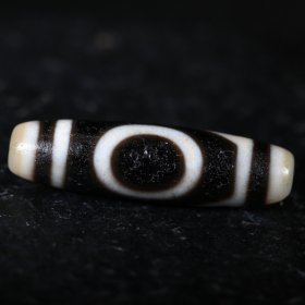 精品一眼靠山天珠，