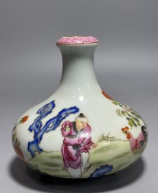 大清乾隆年制，粉彩童子喂鸡蒜头瓶，