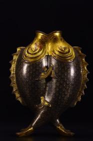 清乾隆:铜鎏金掐丝珐琅双鱼瓶。