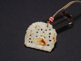 清代 和田玉白玉籽料鹿挂件