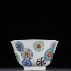 清 斗彩皮球花杯