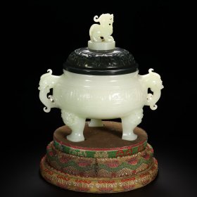 清代 和田白玉螭龙纹薰炉