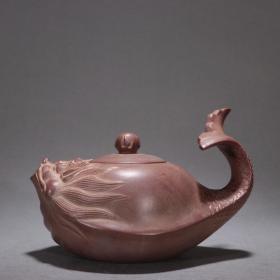 旧藏-伯俊款紫砂“鱼化龙”茶壶。