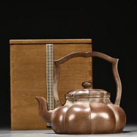 筋纹菱花提梁紫砂壶