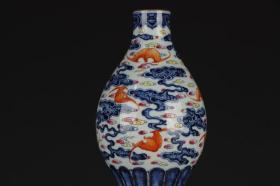 清乾隆-青花矾红海水祥云韦蝠纹葫芦瓶