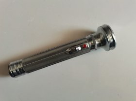 怀旧收藏品：上世纪虎牌老手电筒
