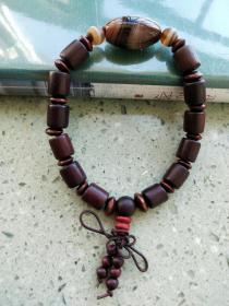 （全新原创款，独一无二）红檀桶珠缠丝玛瑙单圈佛珠手串手链。
