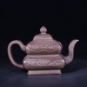 旧藏 老紫砂贴工印花三登方壶 尺寸：长16cm宽10cm高10.5cm