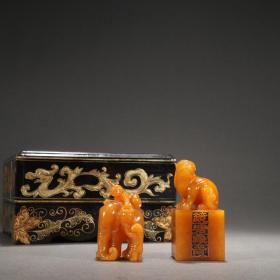 旧藏 田黄石雕大象兽扭印章一套。