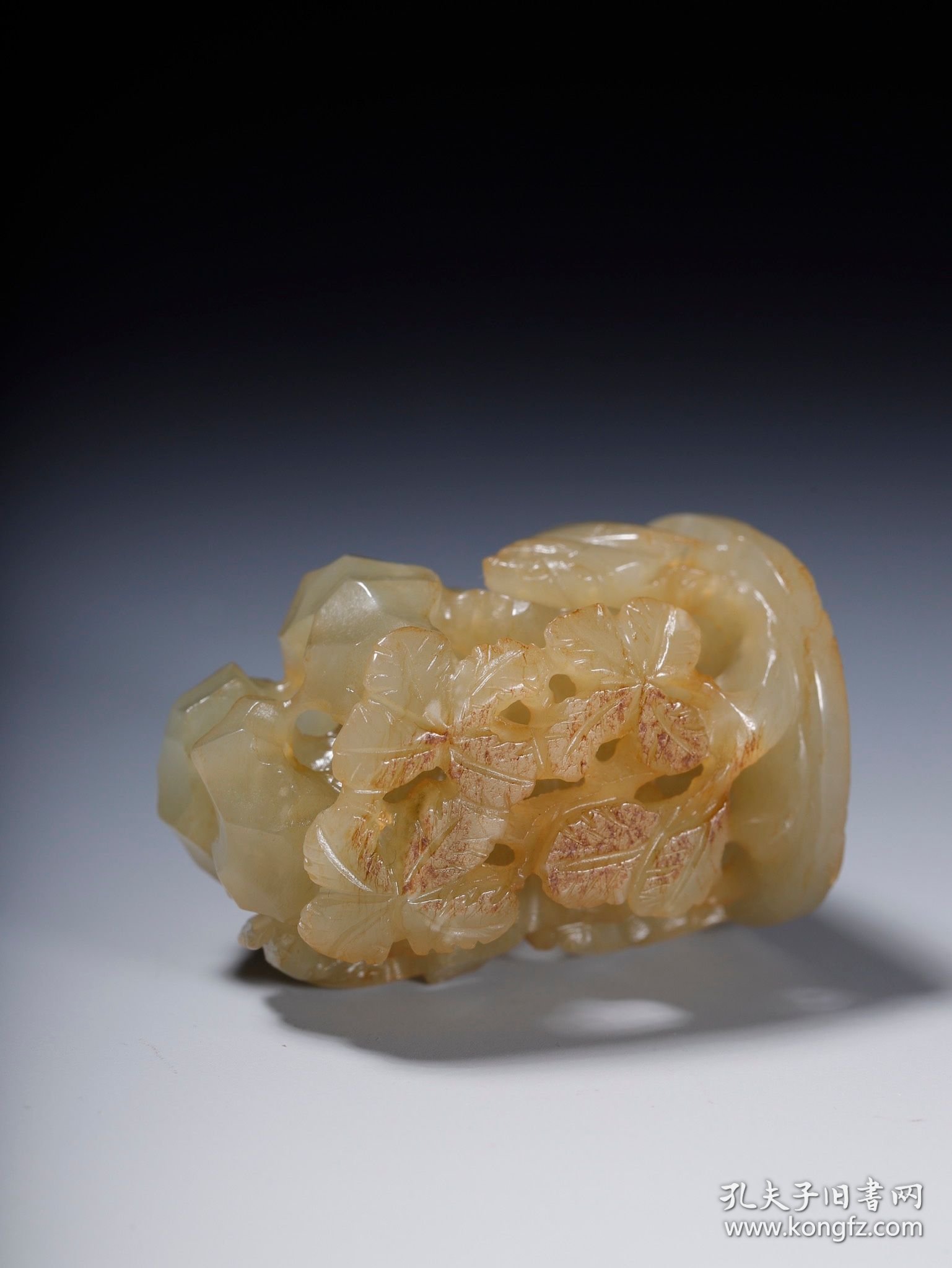 和田玉籽料秋山瑞鹿帽顶，尺寸：2.8×2.6×4.0厘米，重量34.6克
