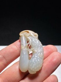 清中期 和田玉籽料 白玉留皮 瓜瓞绵绵 福瓜 挂件 把件 长2.8 宽1.2 高5.2厘米 重25.5克