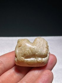 宋 和田玉籽料 白玉受沁 钙化灰皮 瑞兽 把件 挂件 长4 宽3.3 高2.5厘米 重60.5克
